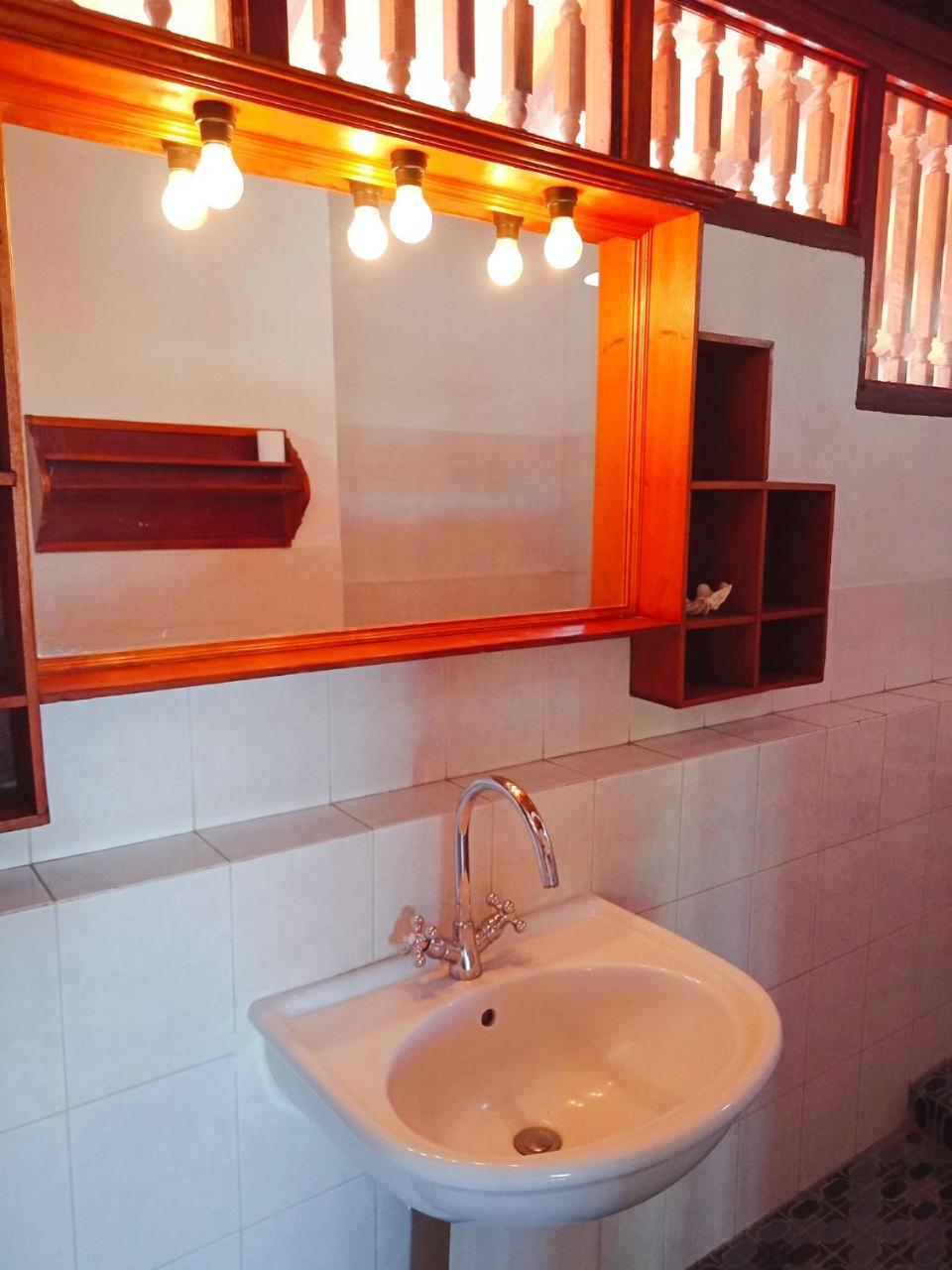 Rini Hotel Lovina Dış mekan fotoğraf